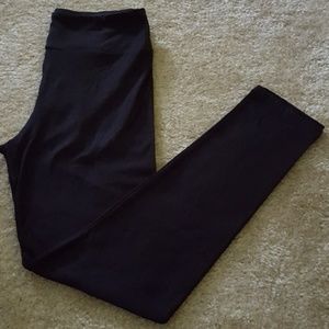 *sold* NWOT LuLaRoe OS Black Leggings