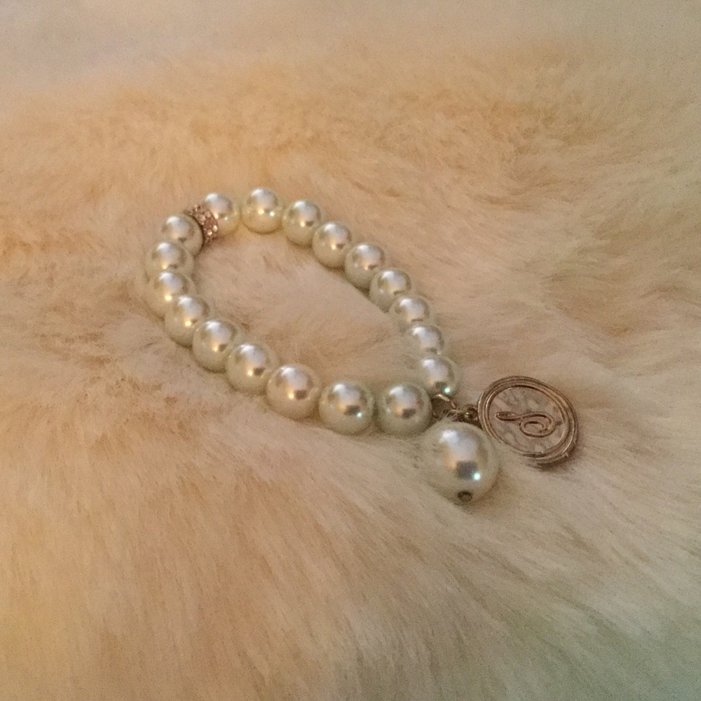 Pearl bracelet