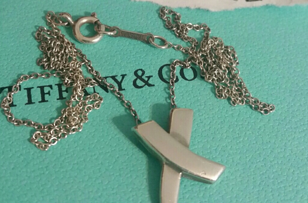 Tiffany & co paloma picasso x kiss necklace