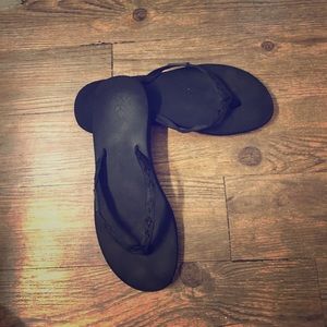 REEF black flip flops