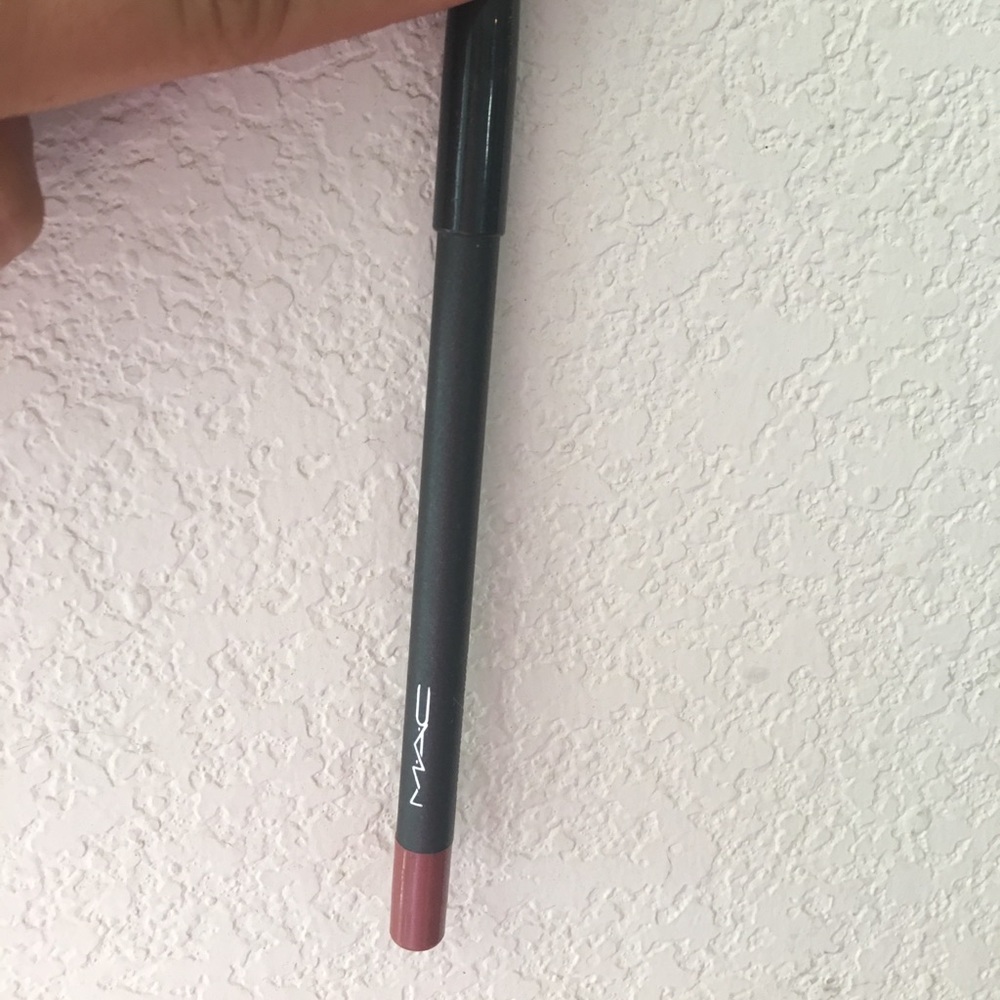 Mac Lipliner - Staunchly Stylish Lip Pencil