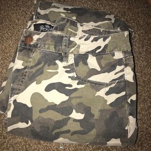Camo skinny jeans