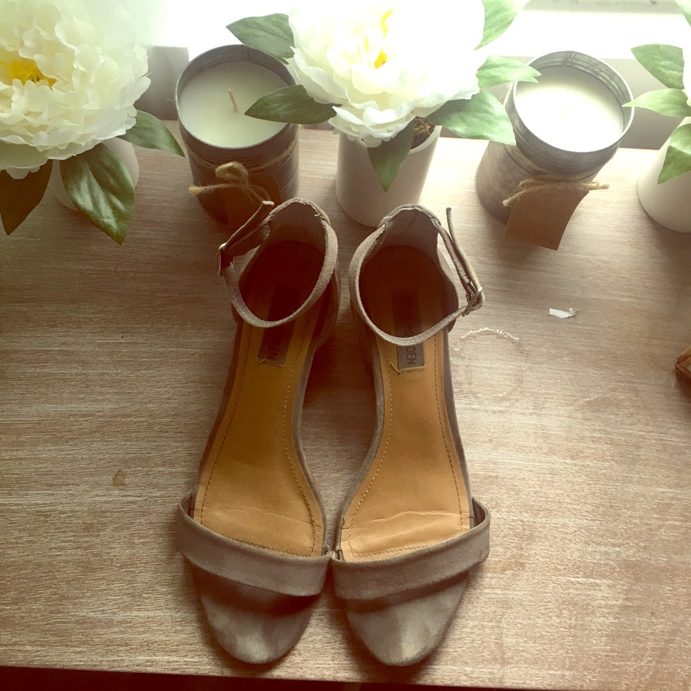 STEVE MADDEN kitten heel in Grey
