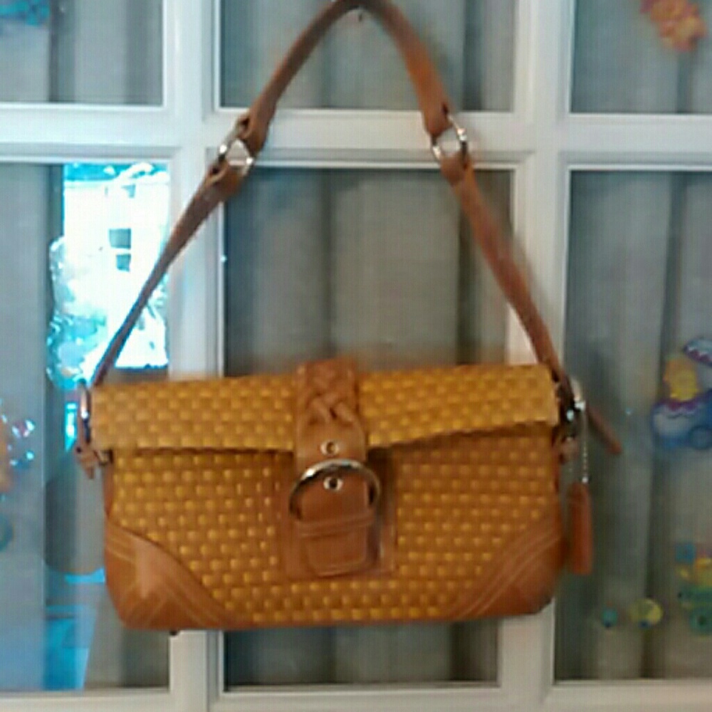 Purse basket weave style.