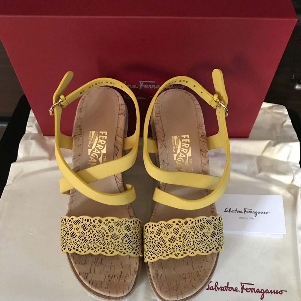 NWB Salvatore Ferragamo Gioela wedges