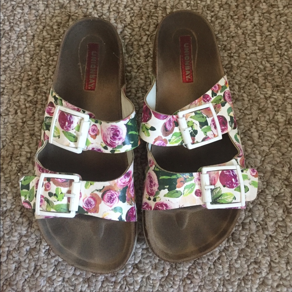 Floral Print Sandals!!🌸