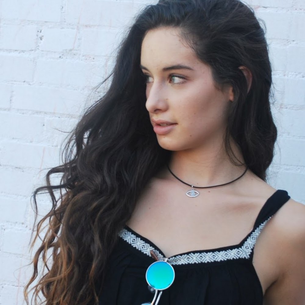 Meet your Posher, Camila