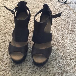 Worn once Jessica Simpson Wedges