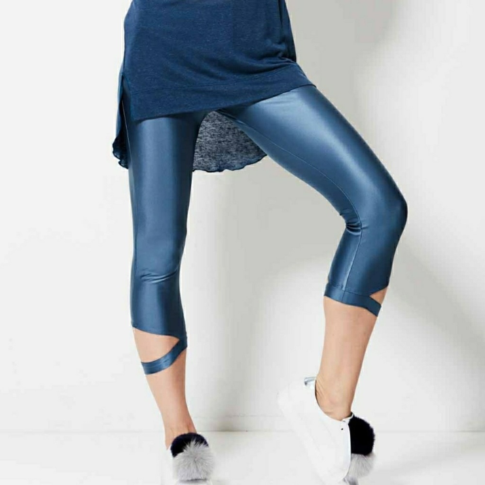 BNWT CHRYSLER CUTAWAY LEGGING