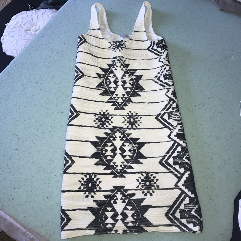 Black and white BodyCon from TOBI 😍