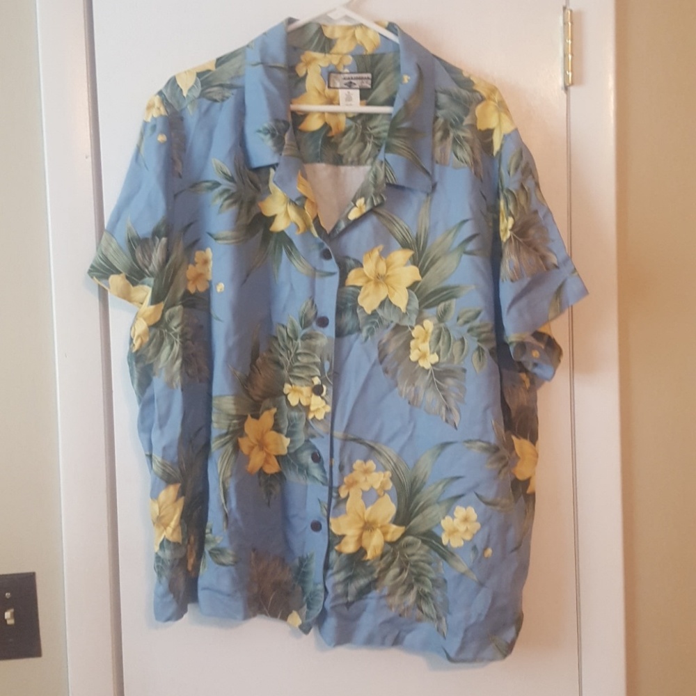 Caribbean Joe Woman Hawaiian top