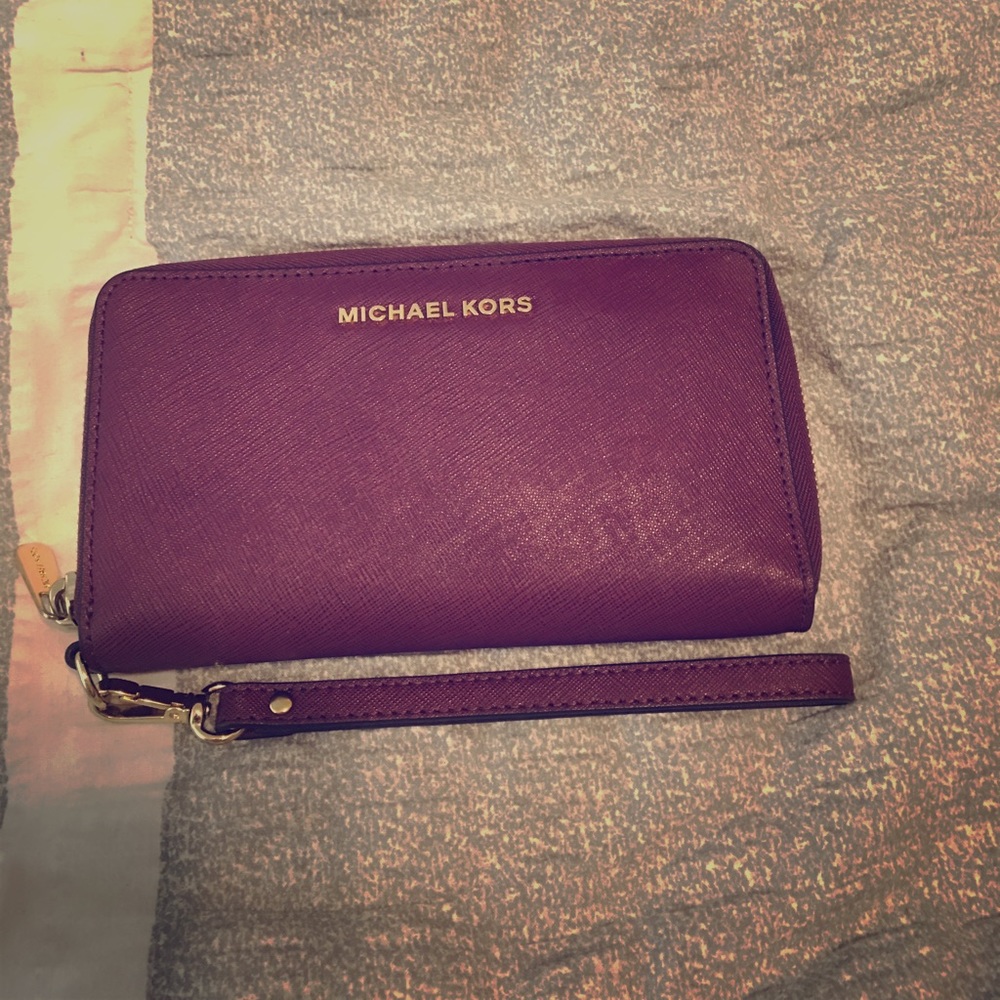Micheal kors jet set phone wallet