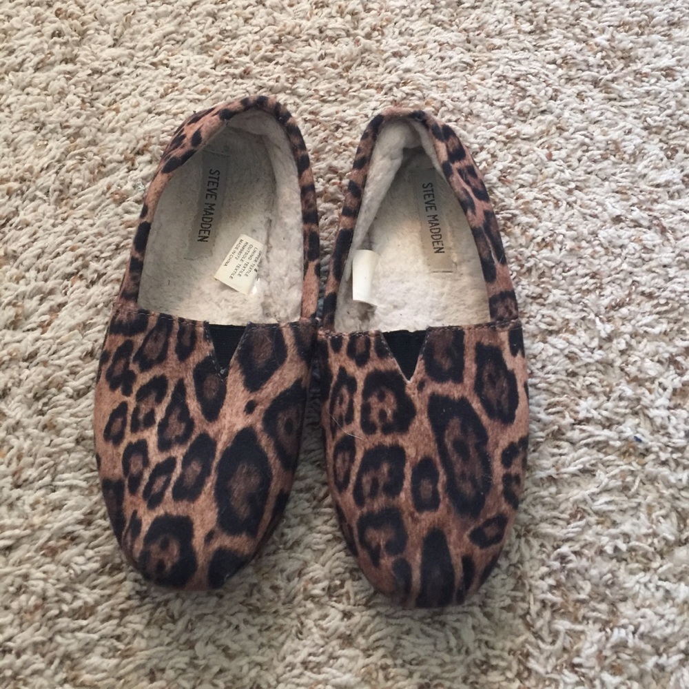 Steve Madden leopard slippers