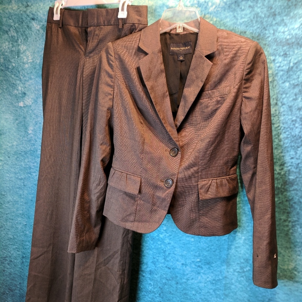 NWOT Banana Republic Suit