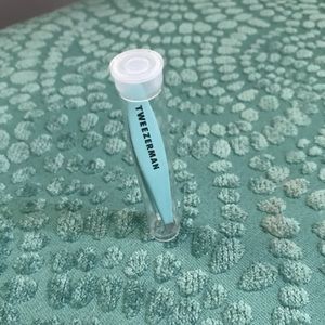 Tweezer man tweezer, never used.