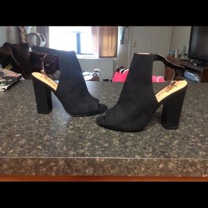 Lulu's black peep toe bootie