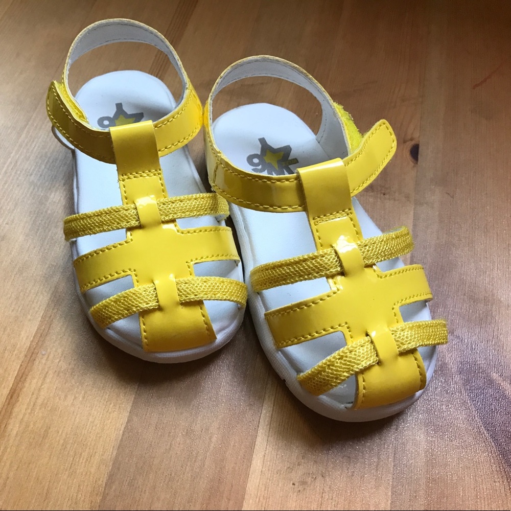 👠NWOT Girls shoes👠