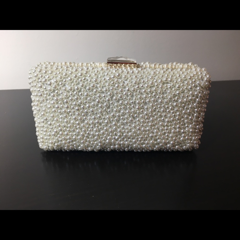 Pearl clutch
