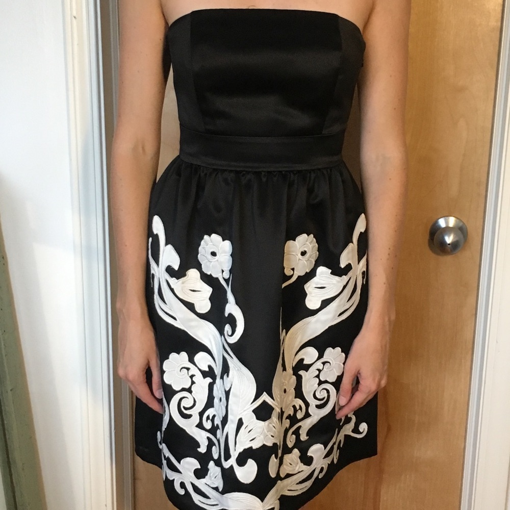 Strapless Black & White dress!
