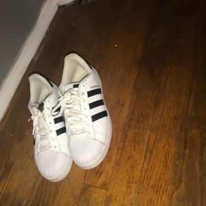 Men's shell toe adidas lightly worn