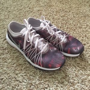 NIKE Training Dual Fusion Hit Running Shoes