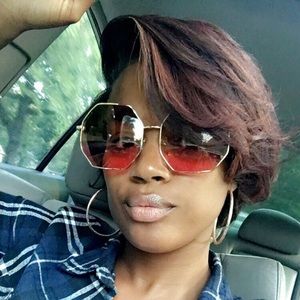 Meet your Posher, De'ara