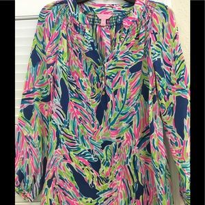 Pretty bright colored lily Pulitzer top . Small