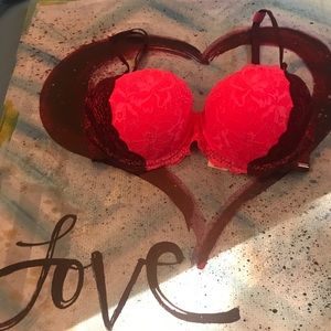 NWT VS Pink Date Push Up 34DD