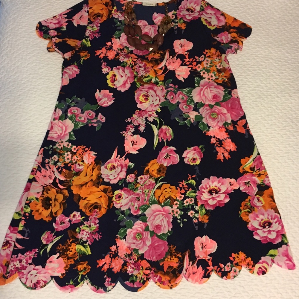 Floral scallop shift dress.
