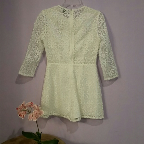 Bebe scallop lace romper - Picture 4 of 4