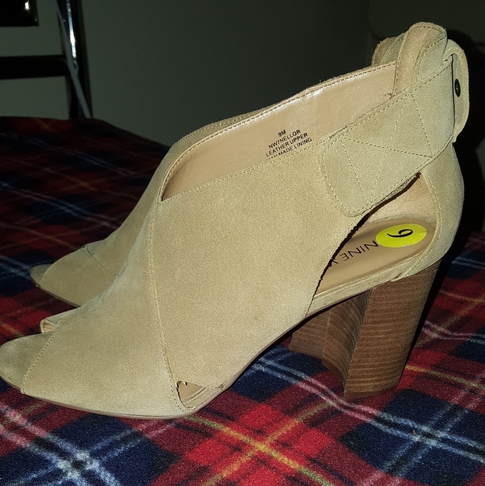 Nine west! Excellent condition worn a few times !!