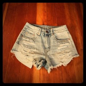 High wasted destroyed shorts