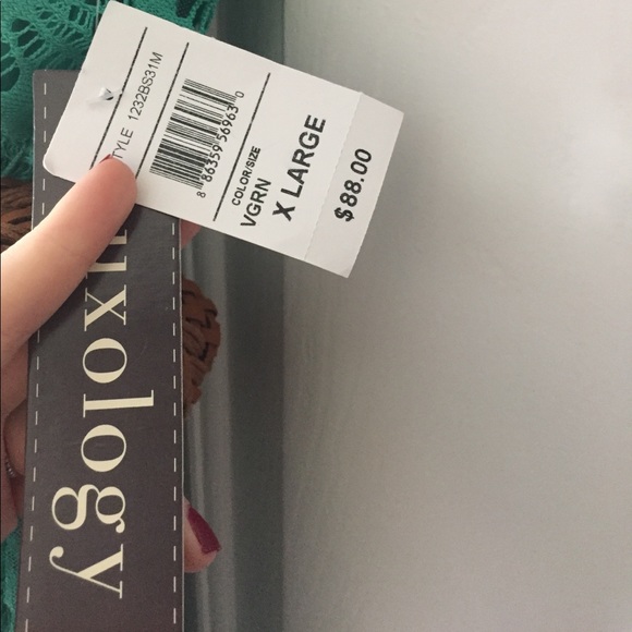 SIZE XL • HI-LO LACE DRESS - Picture 3 of 4