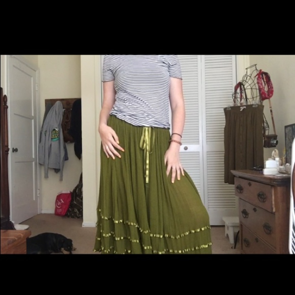 ADORABLE VINTAGE Olive Green skirt
