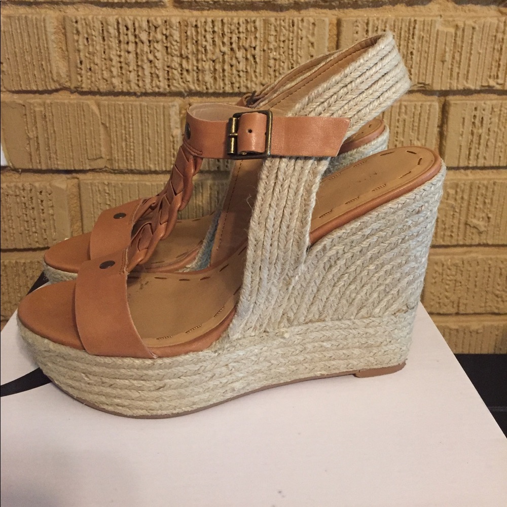 Nine West tan wedges