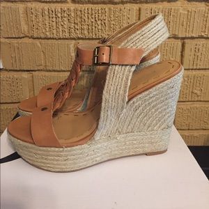 Nine West tan wedges
