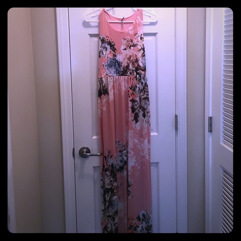 Slinky pink floral maxi--with pockets!!