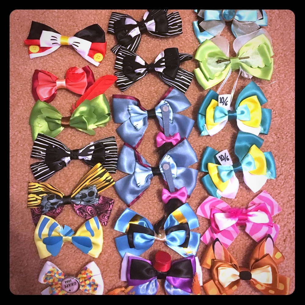 Hot topic Disney hair bows (two bows left)