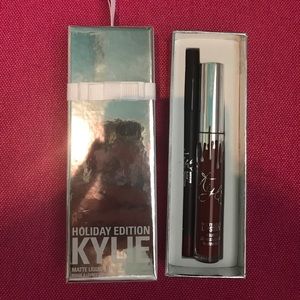 Kylie Lip Kit in Merry