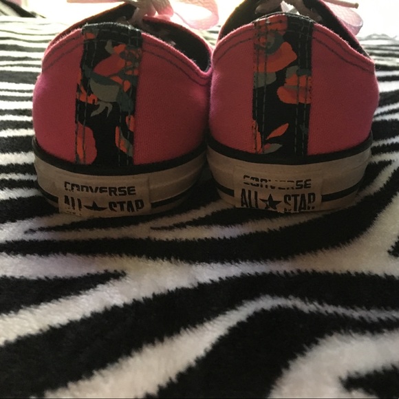 Pink Convers - Picture 2 of 6