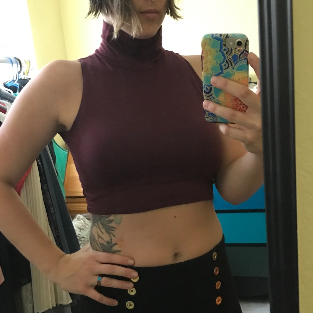 Stretchy maroon crop top