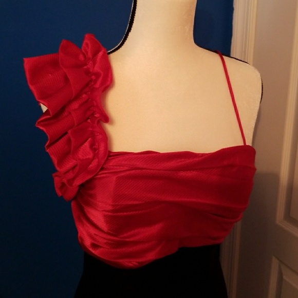 Red & Black Verdict Cocktail Dress - Picture 2 of 9