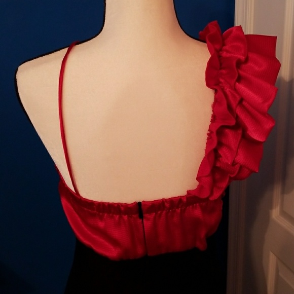 Red & Black Verdict Cocktail Dress - Picture 3 of 9