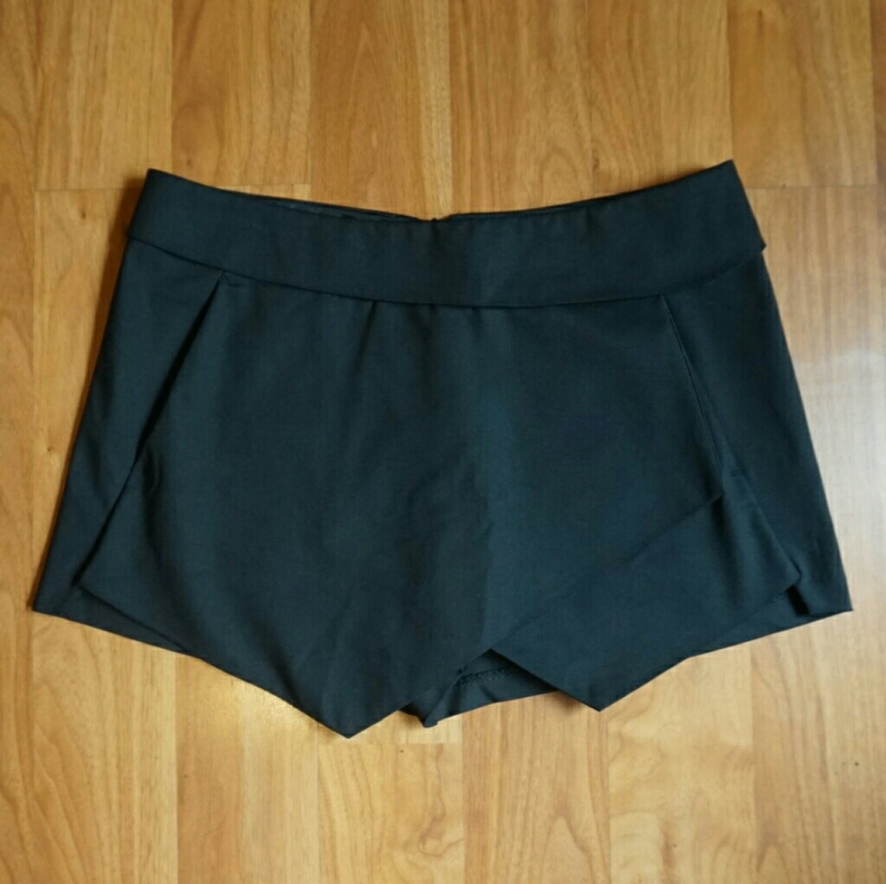 Black Asymmetric Tulip Skort with Pockets