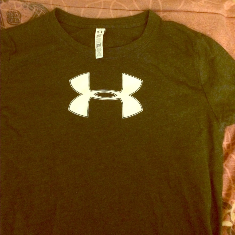 Under armour tee never worn