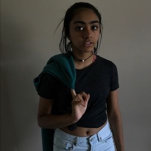 plain forever 21 gray/black v-neck