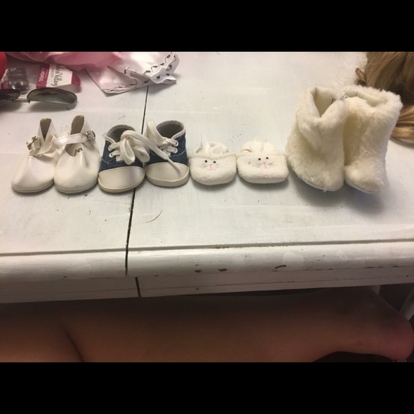 (ORIGINAL & RETIRED) American Girl Doll Elizabeth - Picture 2 of 8