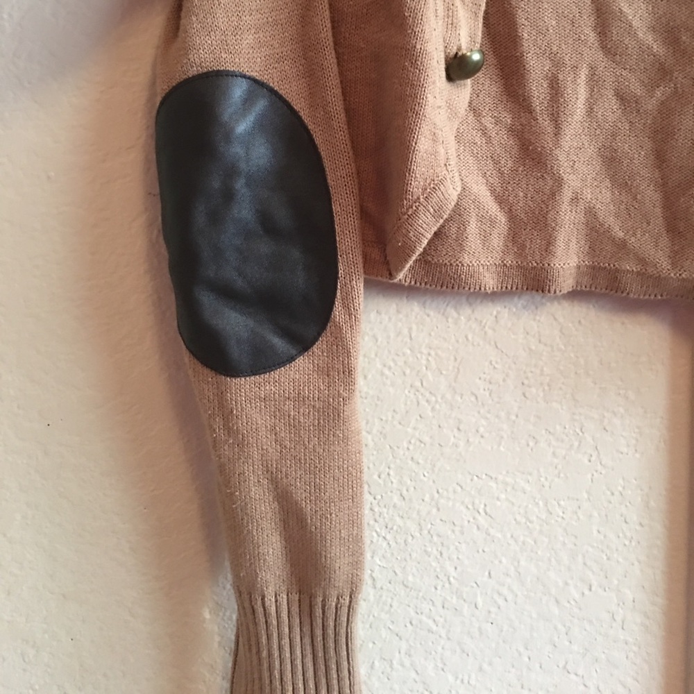 Button Short Jacket - Picture 2 of 4