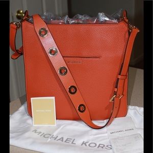 Michael Kors Sullivan Large Messenger