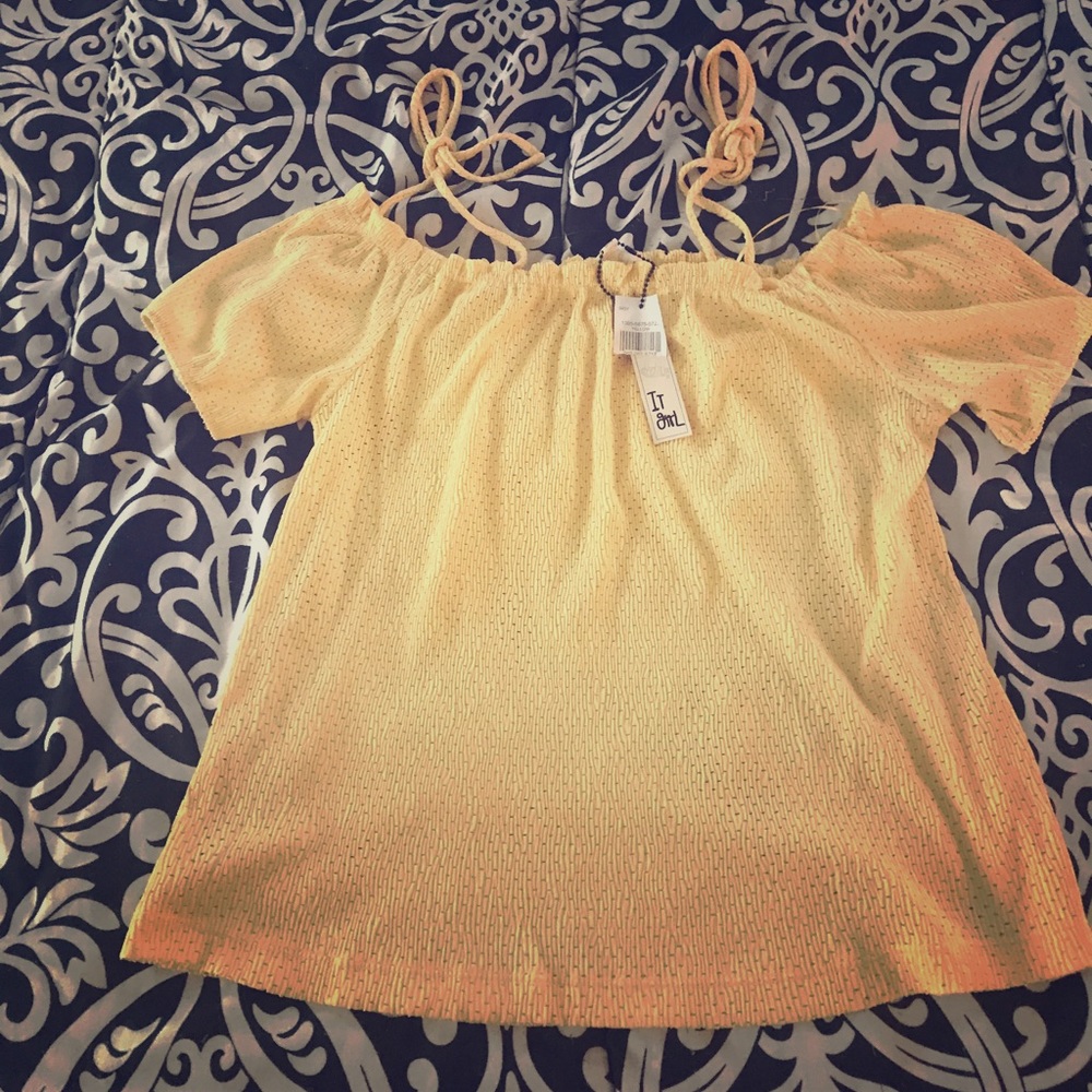 Off shoulder top. NWT. Sz S